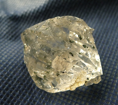 ヒマラヤ水晶原石特殊内包物024 ダブルポイントに黒雲母付着ティプリン